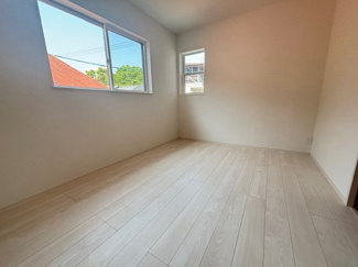 【洋室】 | 廿日市市平良2（廿日市駅）全3区画　NO3【外構工事込み】 | 2階　採光にこだわった洋室×3　収納付きでお部屋がスッキリ広く使えます。