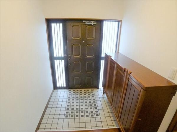 Ｋビルディングの玄関