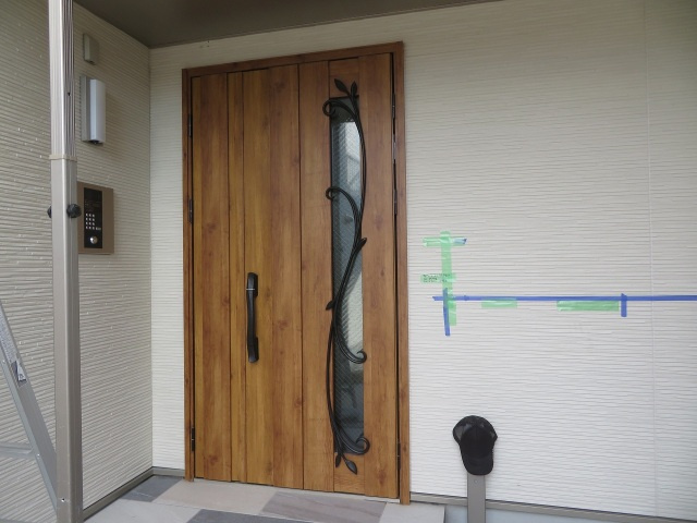 クリエオーレ菱屋東のエントランス