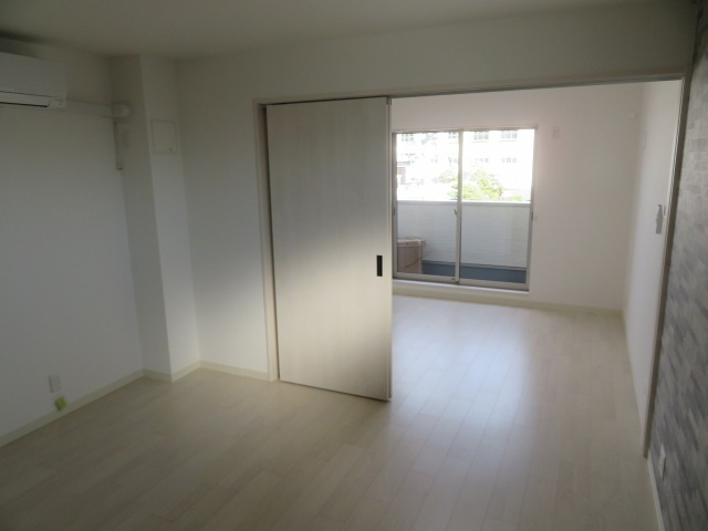 クリエオーレ菱屋東の居間・リビング