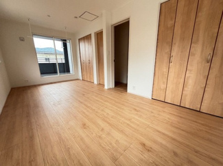 【洋室】 | 呉市焼山東2丁目　限定1棟【71坪】【P3台可】 | 2階　洋室×3　収納付きでお部屋がスッキリ広く使えます。　

