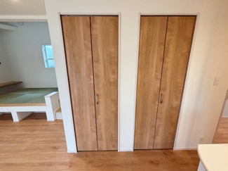 【居間・リビング】 | 呉市焼山東2丁目　限定1棟【71坪】【P3台可】 | リビングに設置された収納☆