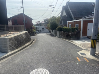 【前面道路含む現地写真】 | 佐伯区屋代2（山陽女学園駅）　全２区画　NO1 | 前面道路6ｍ・6ｍ【角地】