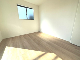 【洋室】 | 佐伯区五日市中央3（楽々園駅徒歩10分！）全5区画　NO5 | 2階　洋室×3　収納付きでお部屋がスッキリ広く使えます。
