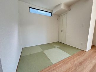 【和室】 | 佐伯区五日市中央3（楽々園駅徒歩10分！）全5区画　NO5 | 17.37帖リビングにつながる畳コーナー☆ホッとくつろぐ空間です☆