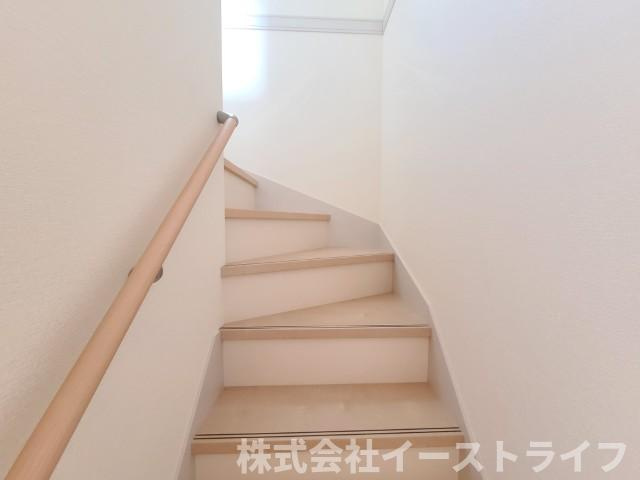 【新築戸建】　いわき市平泉崎第8　全8棟　【長期優良住宅】の内装|5号棟写真　　階段には手すりが付いているので上り下りも安心です。