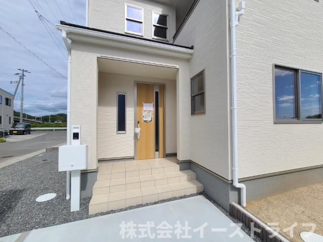 【新築戸建】　いわき市平泉崎第8　全8棟　【長期優良住宅】の玄関|5号棟写真　玄関ポーチも整備された素敵な玄関です