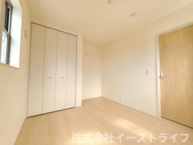 【新築戸建】　いわき市平泉崎第8　全8棟　【長期優良住宅】の洋室|5号棟写真　洋室は和室と比べて家具を置いたり敷物を敷いたりと、カスタマイズ性が高いので、自分の好みの部屋にしやすいです。