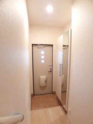 【玄関】 | エテルノ | 明るい玄関です