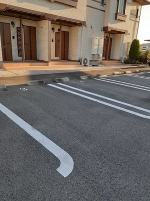 【駐車場】 | エテルノ | 車をお持ちの方に嬉しい駐車場付きの物件です