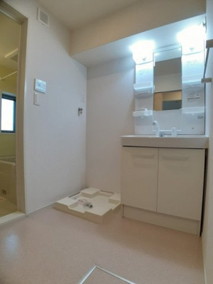 【洗面所】 | エテルノ | 忙しい朝には欠かせない洗面所です