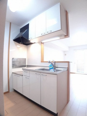 【キッチン】 | シャイニング・ベル | コンパクトなキッチンで掃除もラクラク