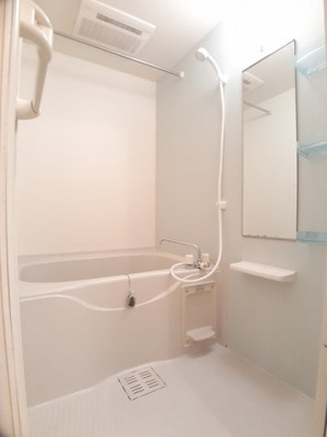 【浴室】 | シャイニング・ベル | お風呂で日々の疲れを落としましょう