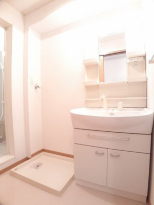 【洗面所】 | シャイニング・ベル | ゆったりとスペースのある洗面所