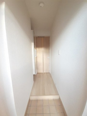 【玄関】 | ベルシャイン　紀三井寺　Ⅰ | シンプルで使いやすい玄関です