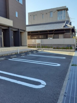 【駐車場】 | ガーデンコート | 駐車場に車を止められます