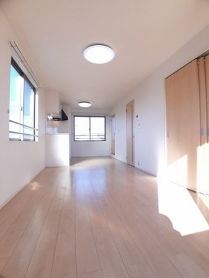 【居間・リビング】 | ガーデンコート | 使いやすい居間です