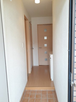 【玄関】 | ラ・ヴィーユ | 明るい玄関です