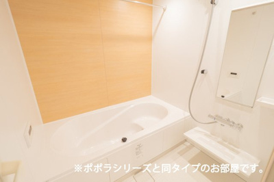 【浴室】 | 仮）毛見アパート | きれいなお風呂です