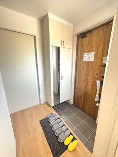 【玄関】 | 佐伯区利松3丁目　全2区画　NO2【50坪】 | シューズボックスが設置されており、家族の靴がスッキリ収納できます☆