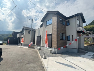 【外観】 | 佐伯区利松3丁目　全2区画　NO2【50坪】 | ☆八幡東小学校まで徒歩19分☆三和中学校まで徒歩12分☆アルゾ徒歩15分☆フレスタ徒歩16分☆土地50坪☆前面道路4.1ｍ☆駐車スペース2台分
