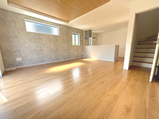 【居間・リビング】 | 佐伯区利松3丁目　全2区画　NO2【50坪】 | 18.7帖リビング☆対面式のキッチンでリビングが見渡せるので、お子様やご家族の様子が見えて安心です♪