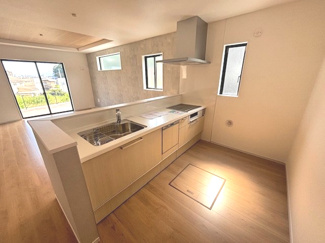 【キッチン】 | 佐伯区利松3丁目　全2区画　NO2【50坪】 | 機能的なシステムキッチン☆オール電化で安心安全！火を使わない調理が可能です☆