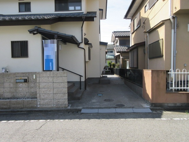 中古戸建　熊谷市万吉2502-9（リフォーム住宅）の駐車場