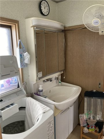 高松市香川町浅野の中古一戸建の独立洗面台