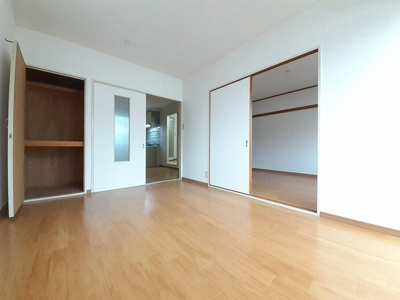 【居間・リビング】 | アメニティー白浜Ｂ | ゆったりとした居間です