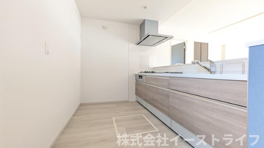 【新築戸建】　いわき市平中神谷1期　全4棟　平屋タイプのキッチン|部屋の雰囲気にマッチしたおしゃれなシステムキッチンです！対面式キッチンなので家族の様子を見ながらお料理出来ます！