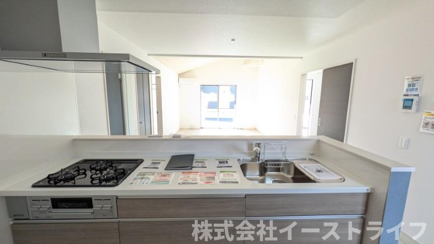 【新築戸建】　いわき市平中神谷1期　全4棟　平屋タイプのキッチン|オープンキッチンになっているので開放的です！薄型フードにより、キッチンと馴染みの良いスッキリとしたデザインです。