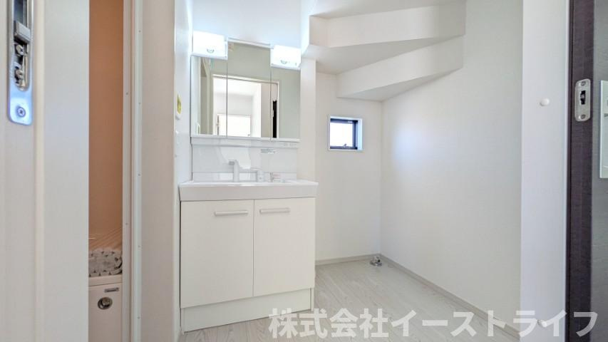 【新築戸建】　いわき市平中神谷1期　全4棟の独立洗面台|1号棟写真　収納たっぷりの三面鏡付き洗面台です。