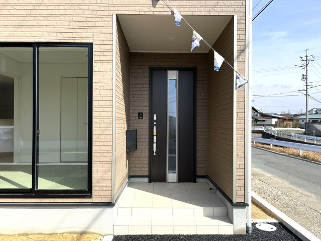 【エントランス】 | 西岐波小学校に通える新築戸建　宇部市床波４丁目　第３－１号棟　クレイドルガーデン　アーネストワン | ダイヤルキー付きの郵便受け