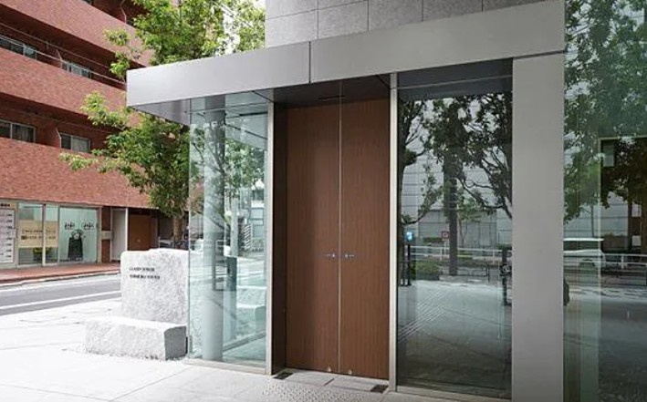 クラッシィタワー新宿御苑のエントランス