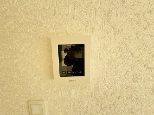 松戸市西馬橋５丁目新築戸建【旭町小学校：7分】の防犯設備|来客時も安心のTVモニター付きインターフォン