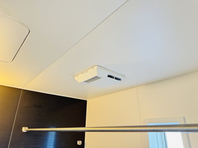 松戸市西馬橋５丁目新築戸建【旭町小学校：7分】の冷暖房・空調設備|雨の日も安心の浴室乾燥機つき