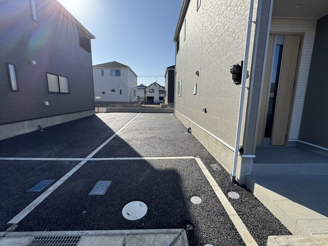 松戸市西馬橋５丁目新築戸建【旭町小学校：7分】の駐車場|3号棟駐車スペース・縦列2台駐車可