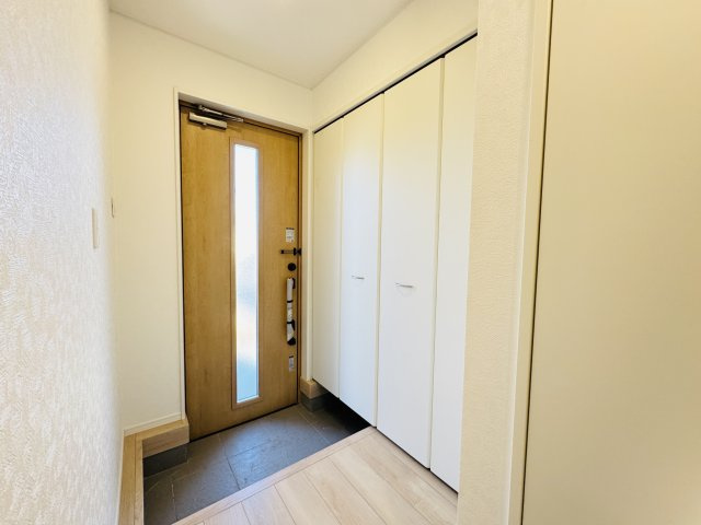 松戸市西馬橋５丁目新築戸建【旭町小学校：7分】の玄関|玄関ホール・シューズクローゼット