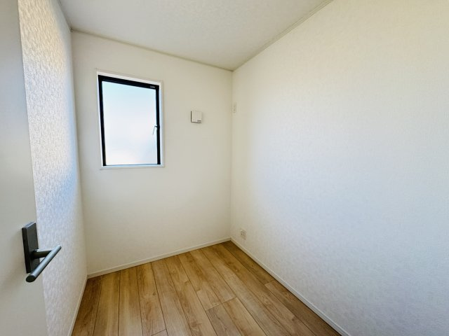 松戸市西馬橋５丁目新築戸建【旭町小学校：7分】の洋室|2.5帖テレワークルーム