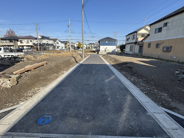 松戸市西馬橋５丁目新築戸建【旭町小学校：7分】の前面道路含む現地写真|中央開発道路