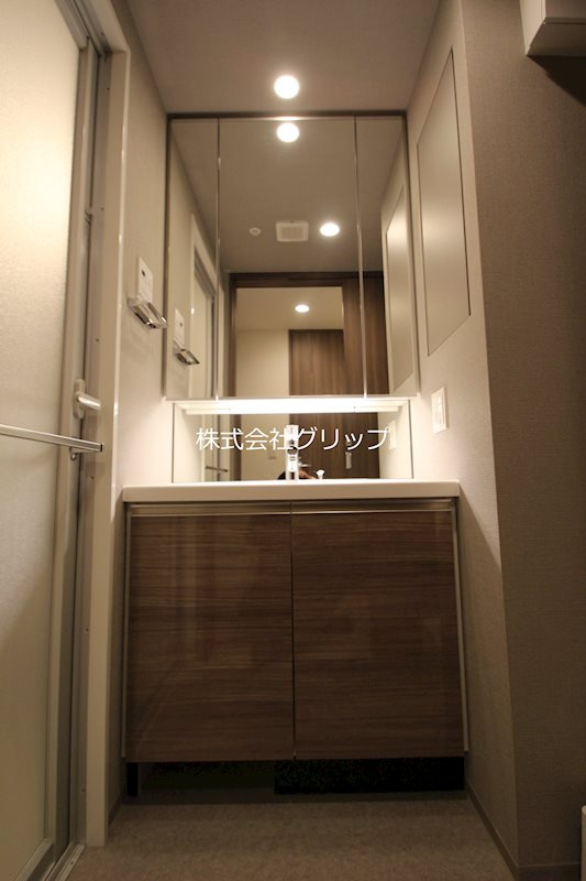 ドゥーエ横濱鶴見の独立洗面台