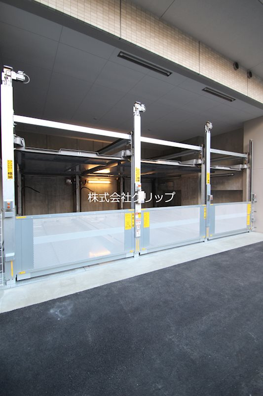 ドゥーエ横濱鶴見の駐車場