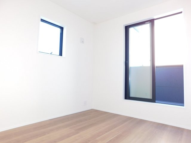 名古屋市北区喜惣治１丁目の新築一戸建の洋室|◇洋室◇　　明るい洋室６．１９帖　全居室収納完備！　バルコニー付き♪