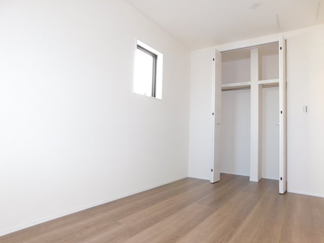 名古屋市北区喜惣治１丁目の新築一戸建の洋室|◇洋室◇　　明るい洋室５．６３帖　広い収納完備！