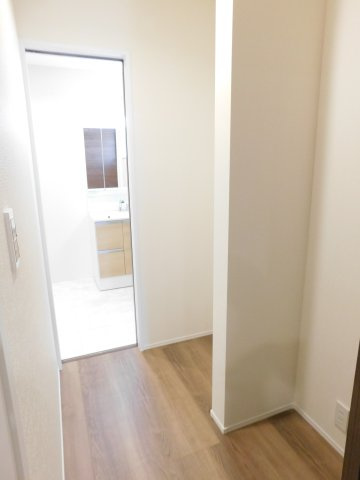 名古屋市北区喜惣治１丁目の新築一戸建の収納|◇収納◇　　キッチンと洗面室をつなぐ広い収納スペース♪　可動棚取付け可！　