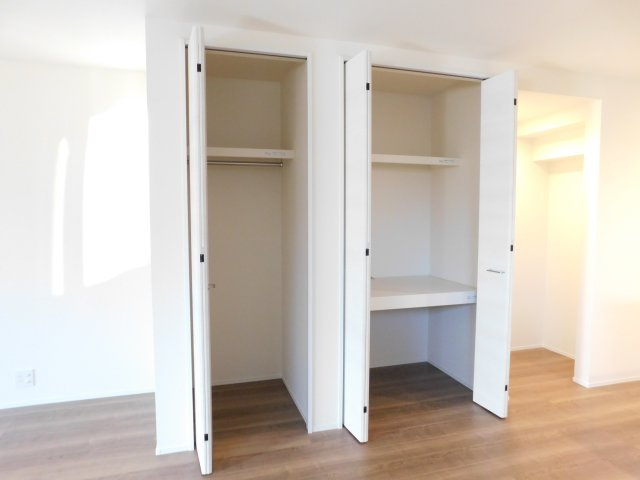 名古屋市北区喜惣治１丁目の新築一戸建の収納|◇リビング収納◇　　リビングがスッキリと片付く収納２ヵ所完備！　横には多用途に利用できるフリースペース付き♪