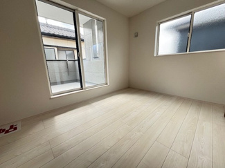 【洋室】 | 廿日市市住吉（廿日市駅）全3区画　NO2【外構込み】 | 2階　3部屋　バルコニー×2　収納付きでお部屋がスッキリ広く使えます。