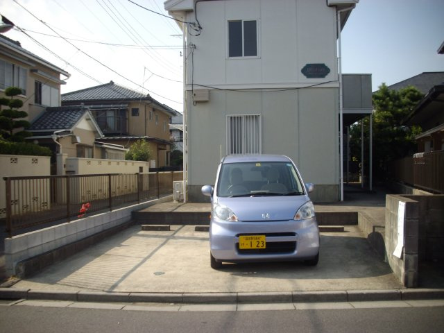 スプリングハイツの駐車場
