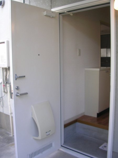 スプリングハイツの玄関